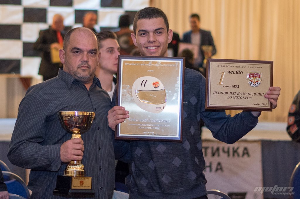 Станковиќ го доби признанието „Златна кацига“ за титулите во 2012, 2013 и 2014 12287565 10207340822900841 1958073678 o