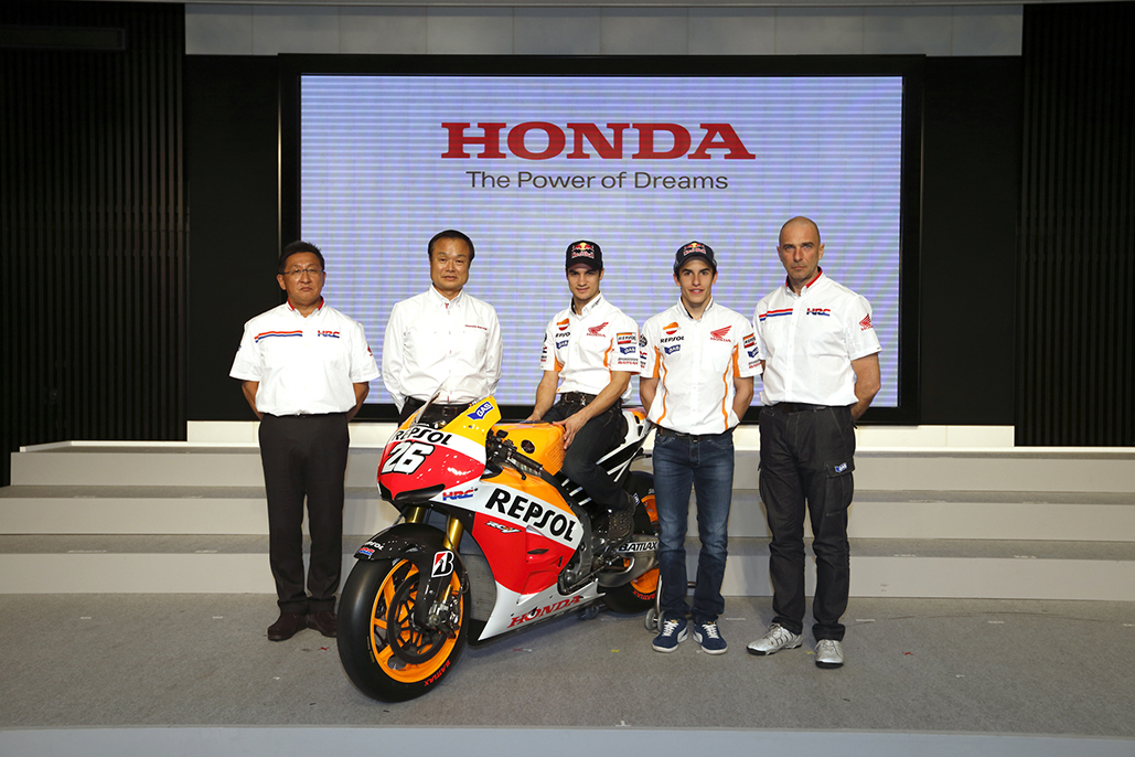 Момент од претставувањето на МотоГП тимот на Хонда 2013 honda presentation pic1