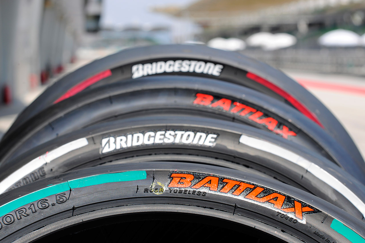 Брџстоун воведува различна боја за секоја компонента 2014-Bridgestone-BATTLAX-MotoGP-rear-slicks