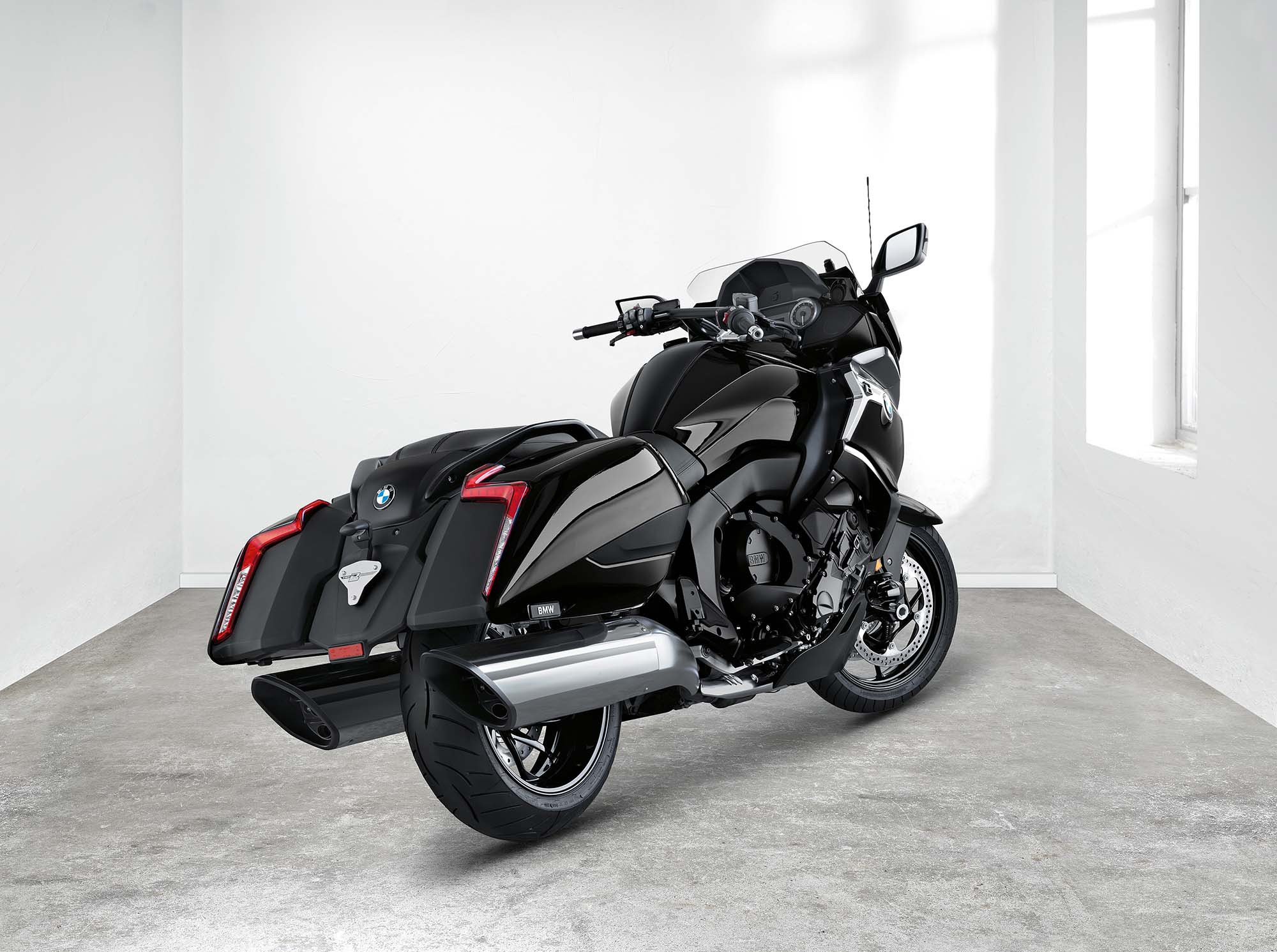 2017 BMW K1600B Bagger 02