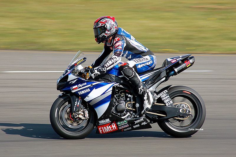 Шампионска титула во првата година во Супербајк шампионатот 800px-Ben Spies SBK Assen 2009