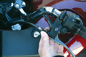 Adjusting clutch cable2