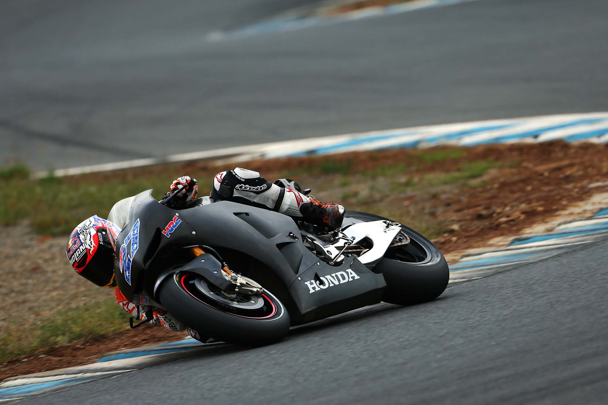 Убаво е да се види Кејси Стонер повторно на мотор Casey-Stoner-HRC-test-2014-Honda-RCV1000R-RC213V-05
