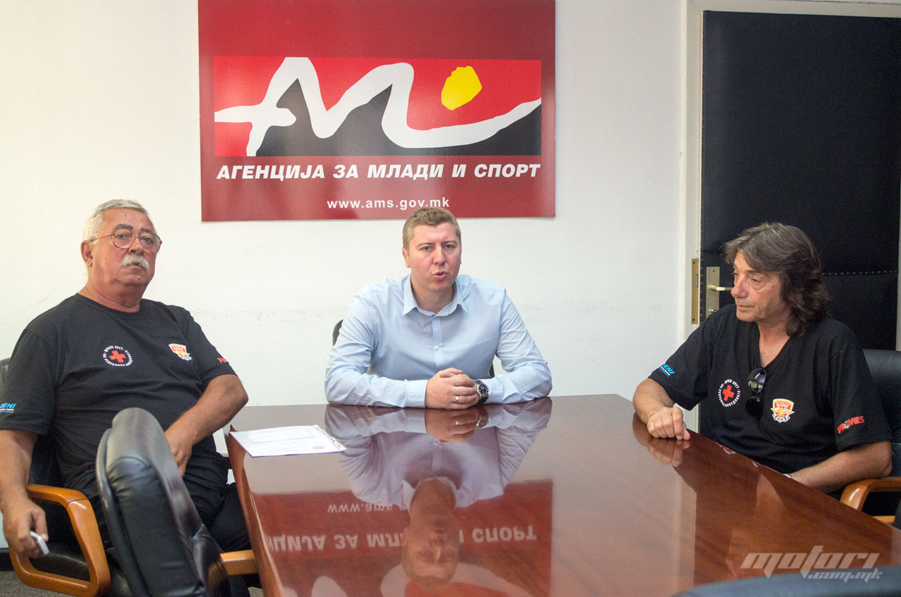Момент од денешната прес конференција ams mfm