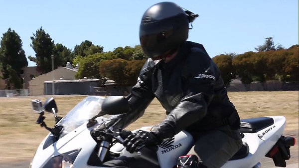 iHelmet содржи многу опции кои се управувани од смартфон ihelmet