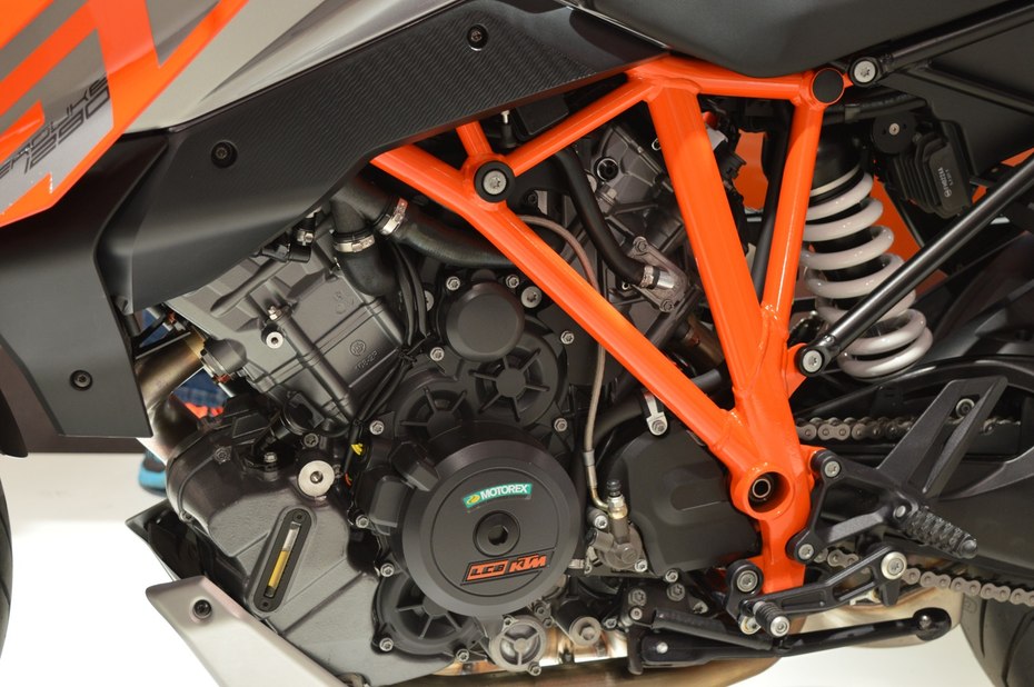 ktm 1290 super duke gt 4
