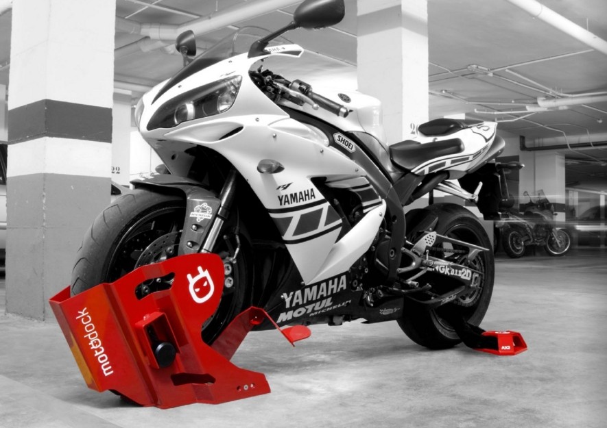 Motodock, направата која ќе ви помогне да го заштитие вашиот мотоцикл од кражби motodock is a cool parking and anti theft device 12