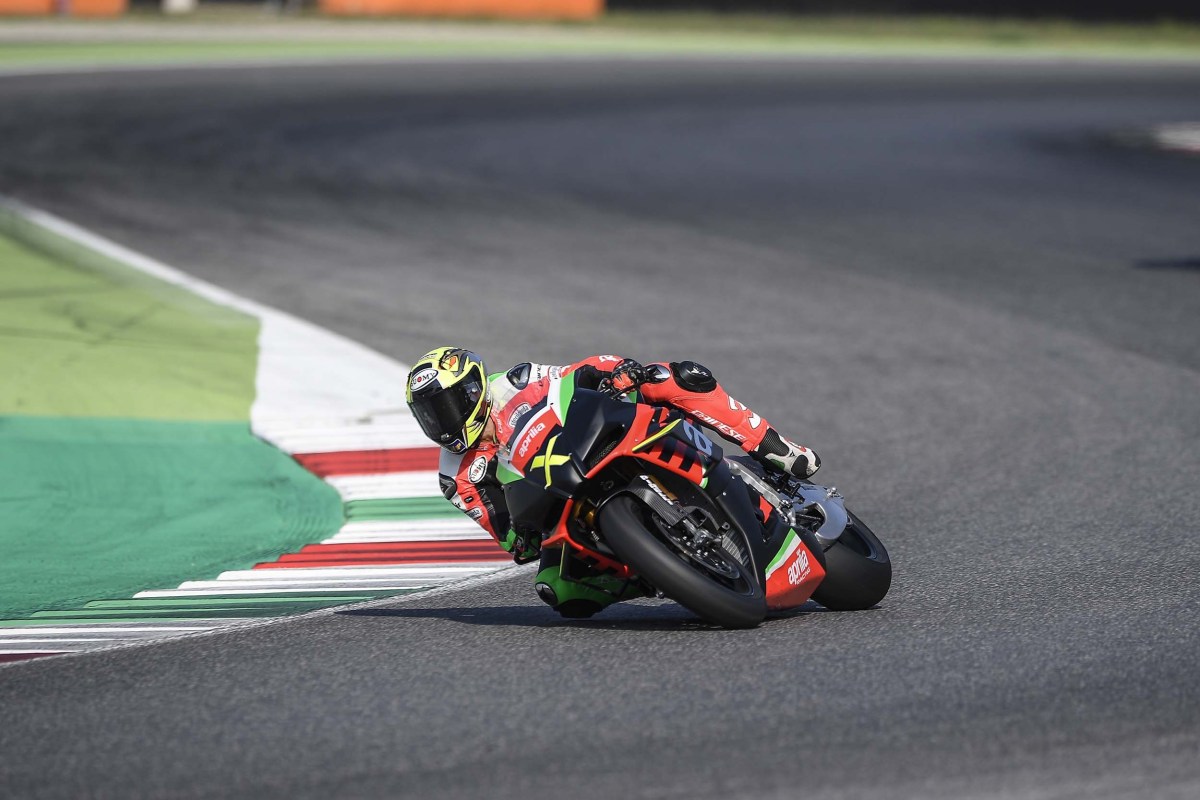 Aprilia RSV4 X Max Biaggi 01 12 09