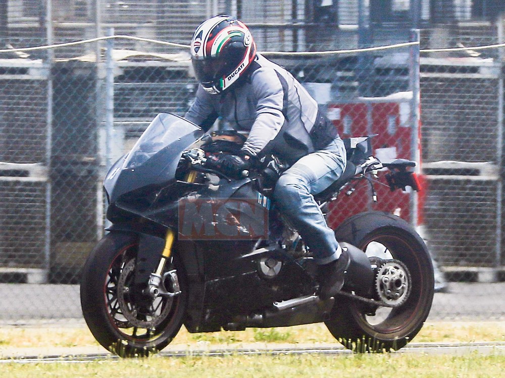 Ducati V4 Superbike 006