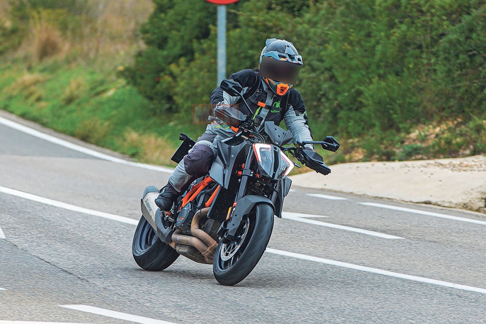 KTM 1290 Super Duke RR 01