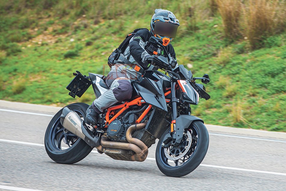 KTM 1290 Super Duke RR 02