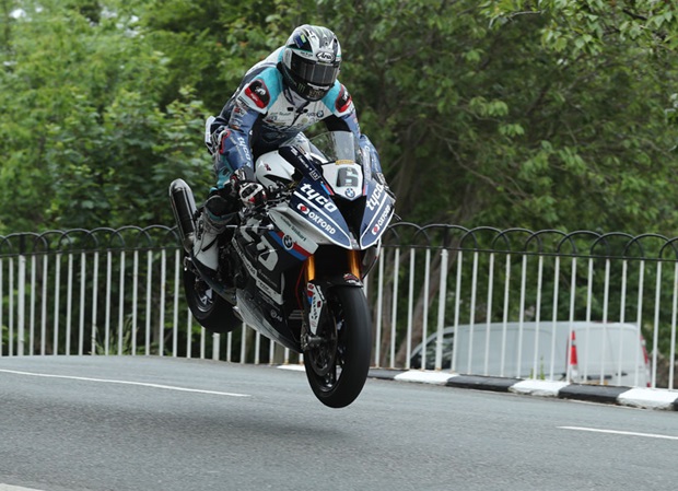 Michael Dunlop Ballaugh Superbike 817