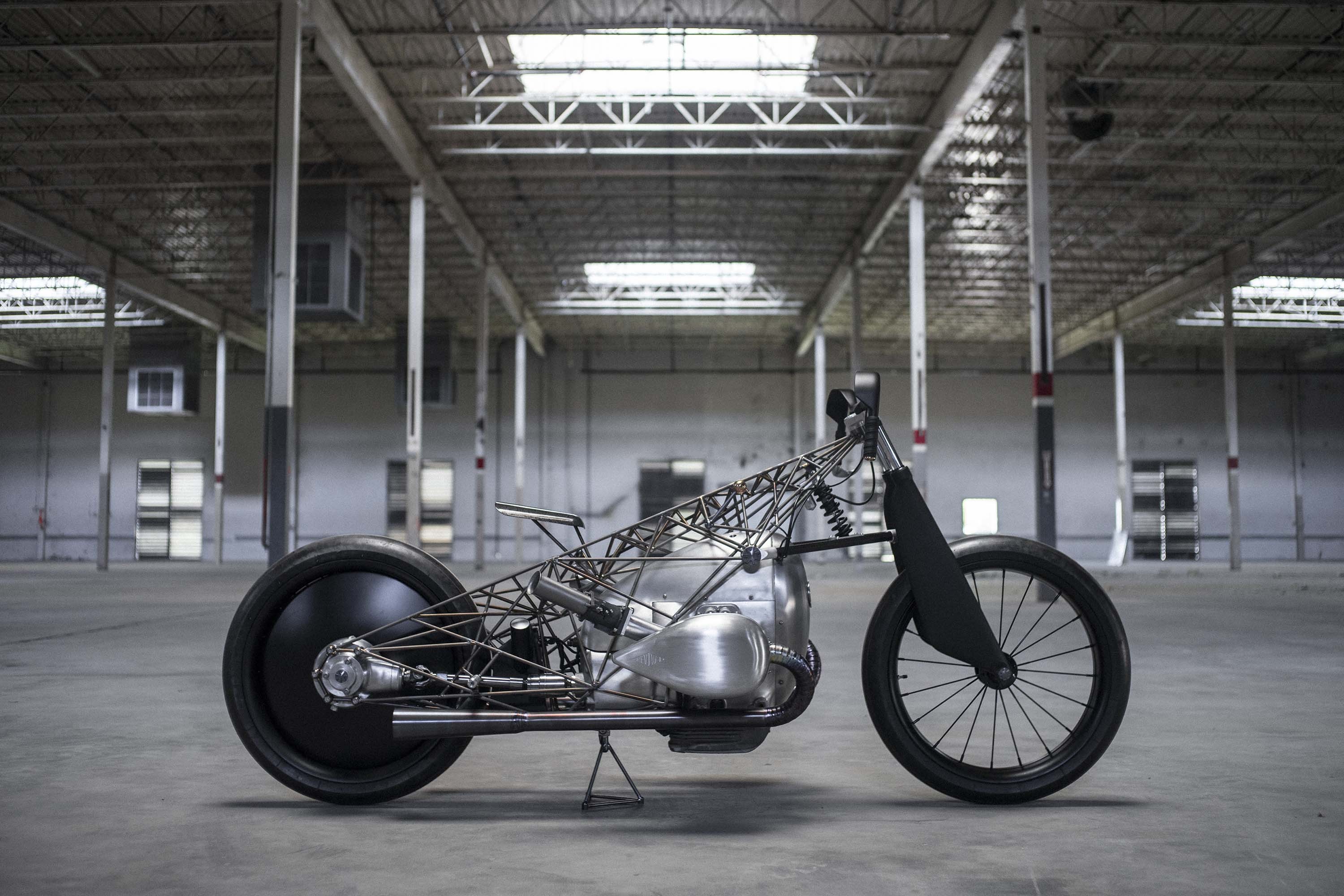 Revival Cycles BMW R1800 custom 01