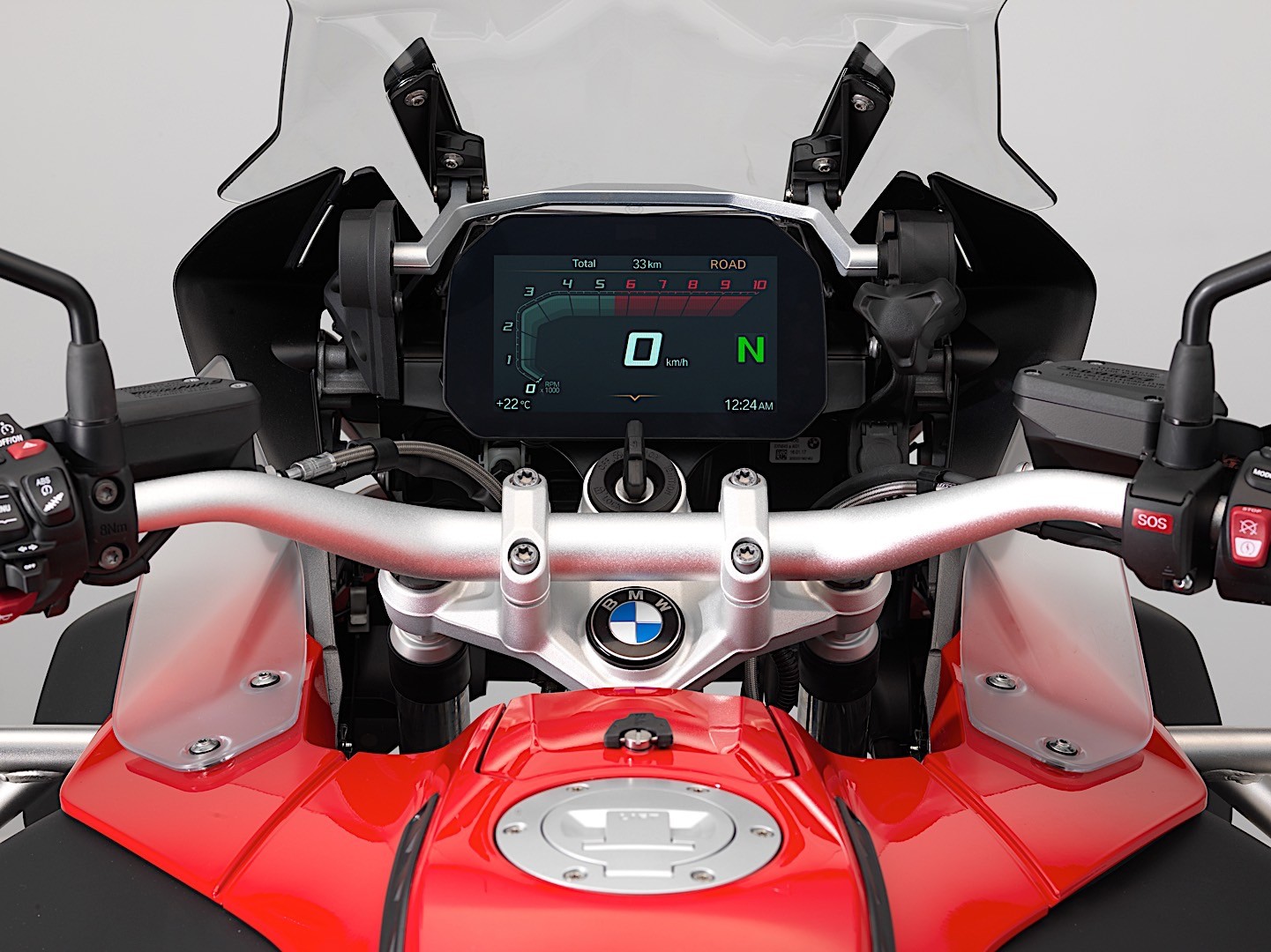 bmw motorrad shows new connectivity 65 inch tft display 12