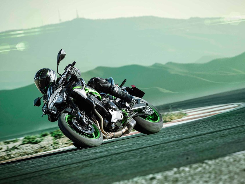 kawasaki z900 corner