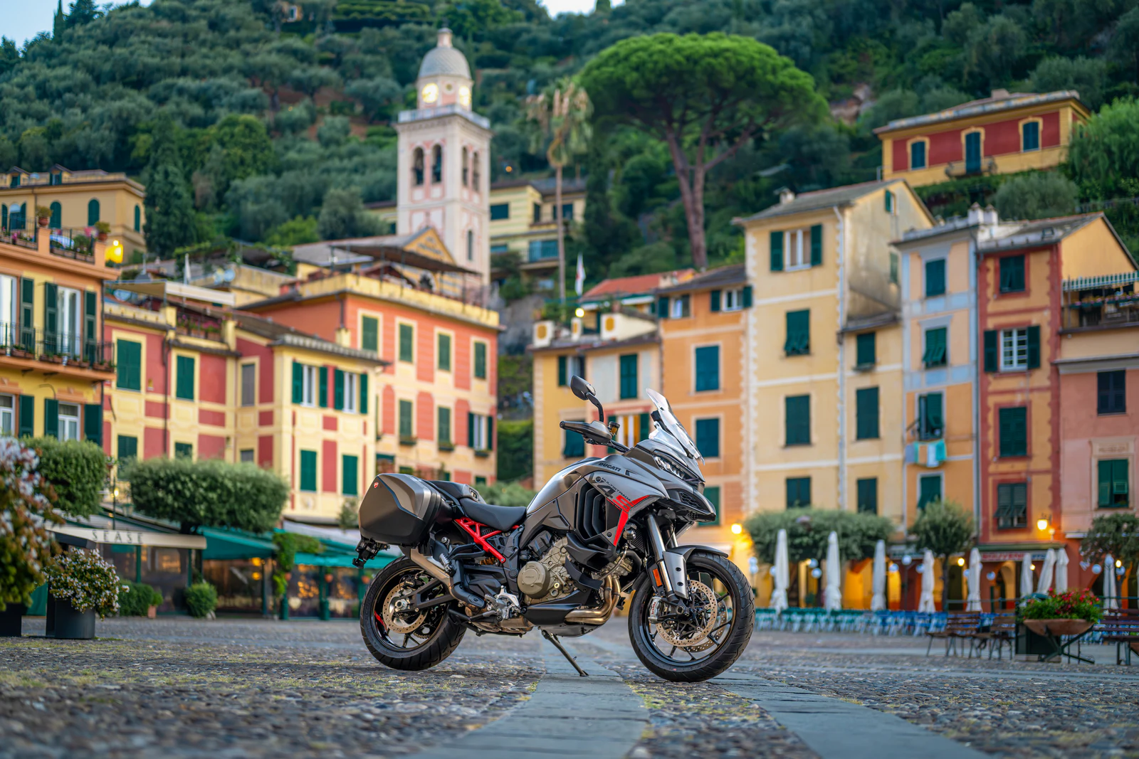 01 MY27 MULTISTRADA V4 GT STATICS 11
