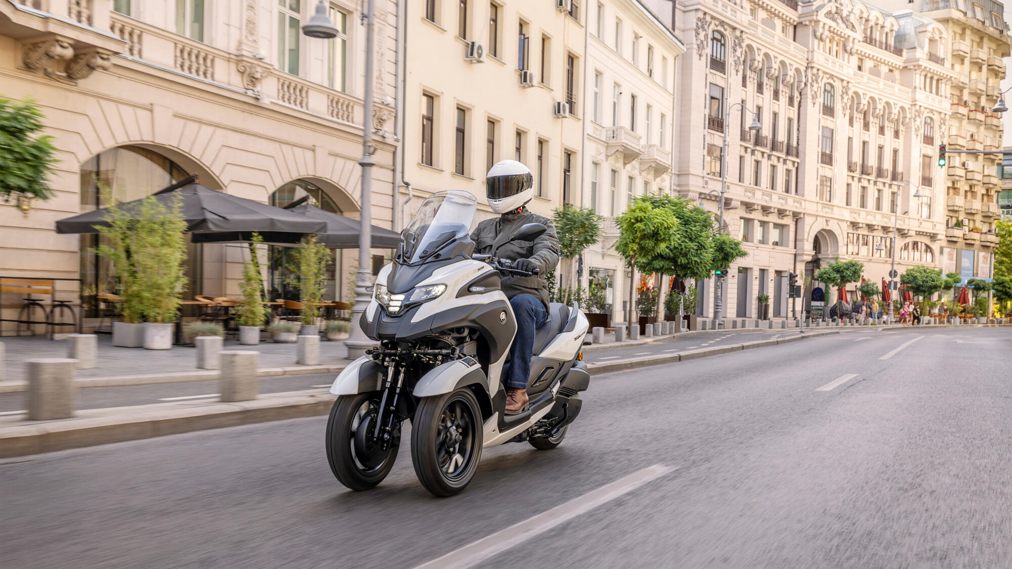 2026 yamaha lmw300ym eu milky white action 005 03