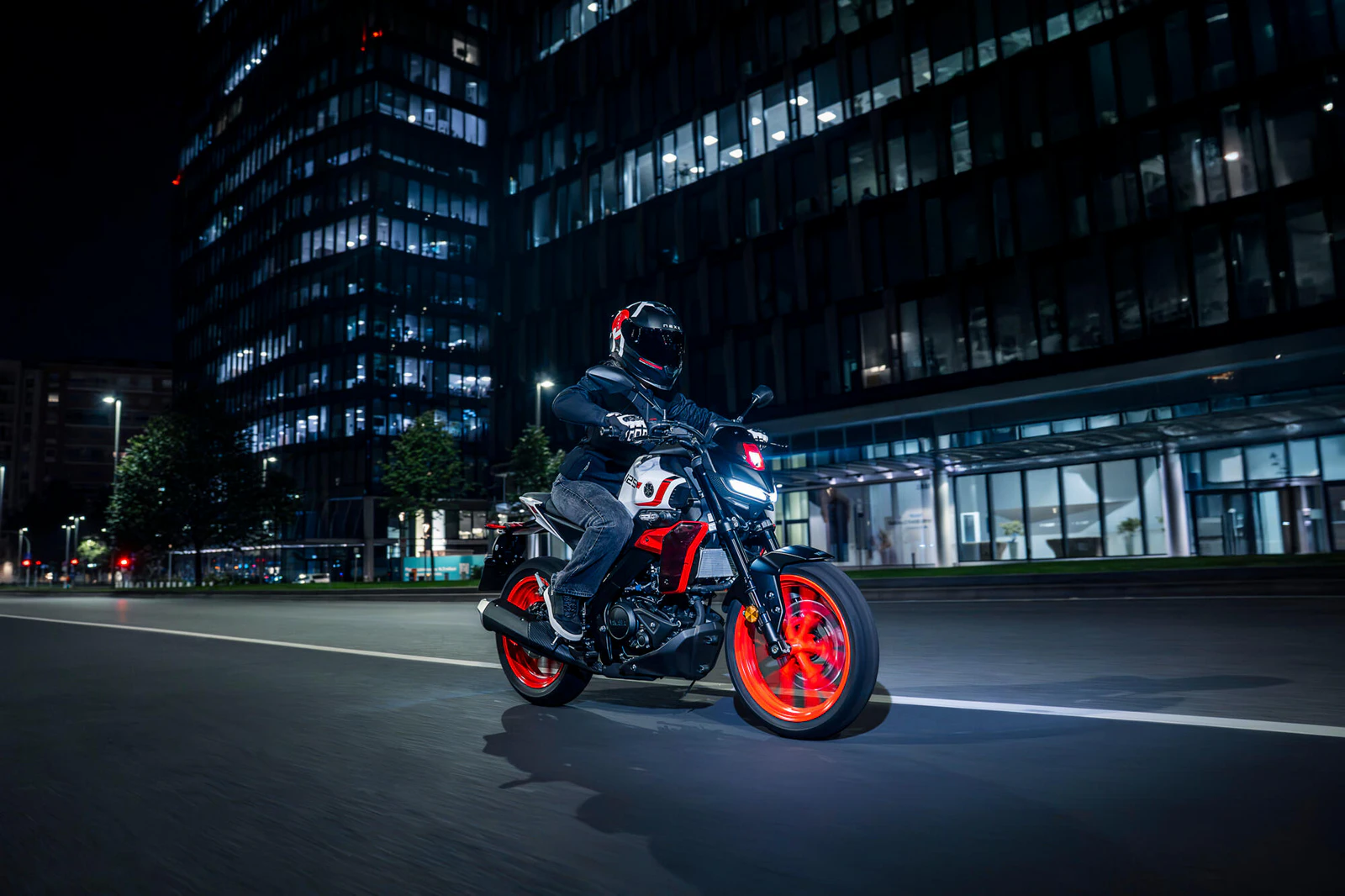 2027 Yamaha MT125A EU Redline White Action 002 01
