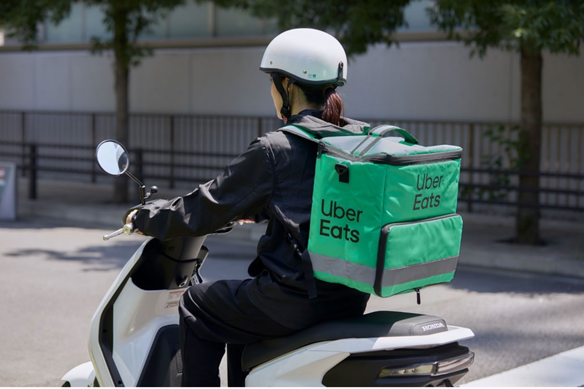 Honda и Uber Eats Japan ја оценуваат безбедноста на доставувачите преку нова апликација