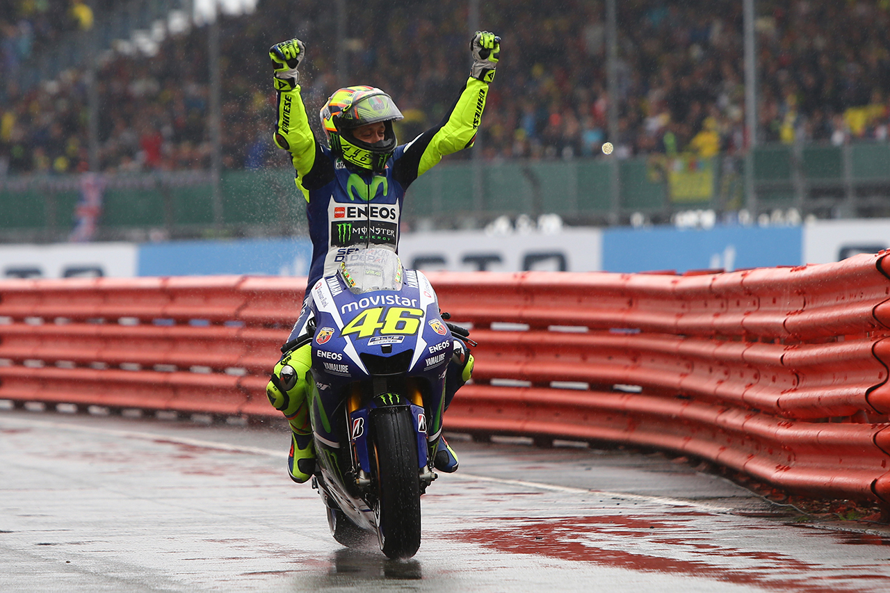 Дождот не беше проблем за Валентино Роси rossi silverstone 2015