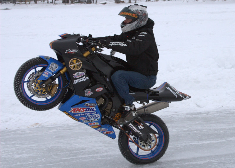 Нов гинисов рекорд, возење на едно тркало во должина од 100м со 150км/ч ryanwheelie5